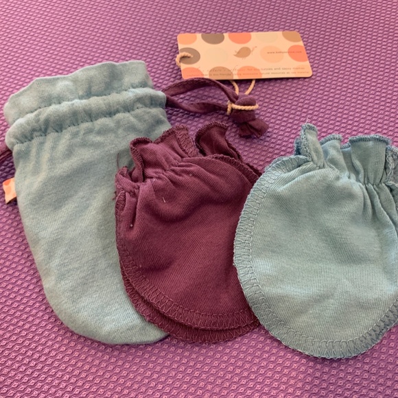 Babysoy Newborn Gift Set - Hat/Sock/Newborn Mittens - 0-6 months - Picture 4 of 10